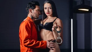 Deeper – Swimming with Sharks/ Avi Love